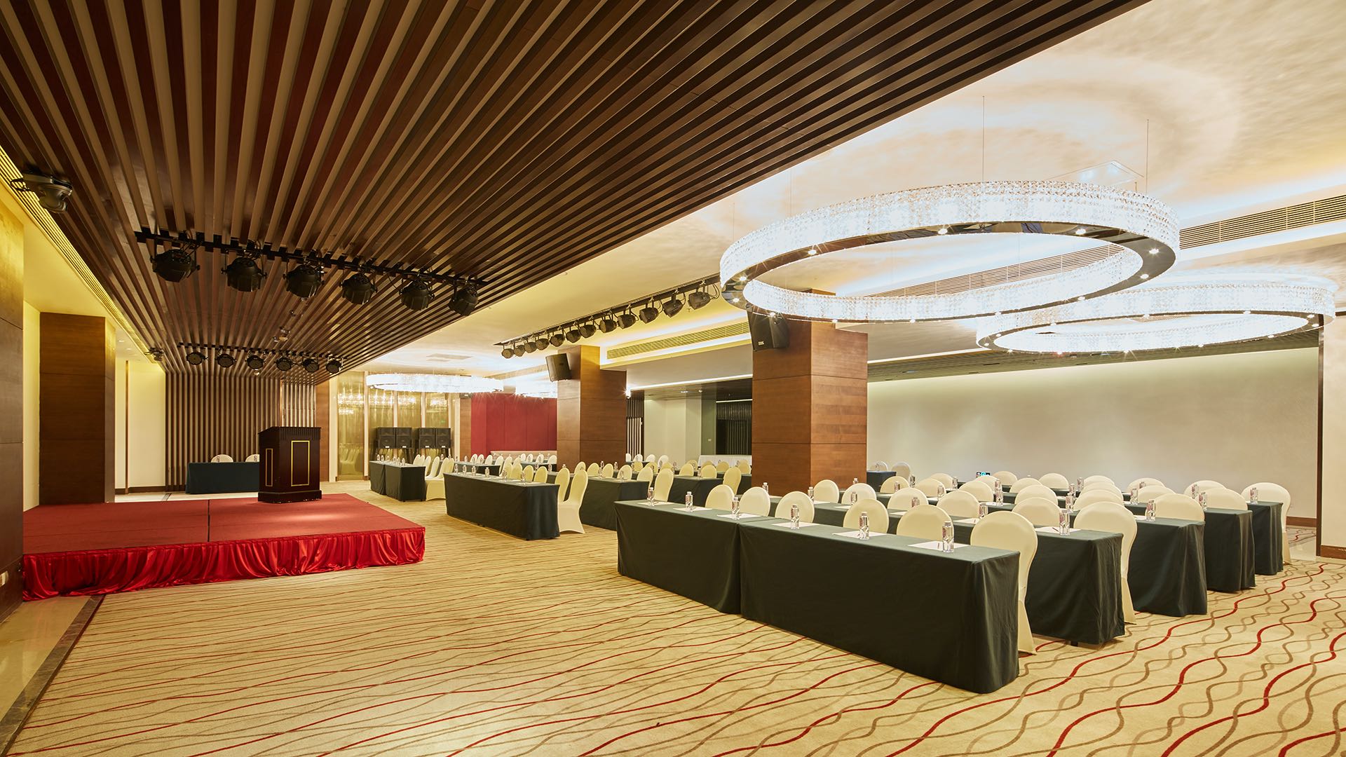 丽雅查尔顿酒店-官网